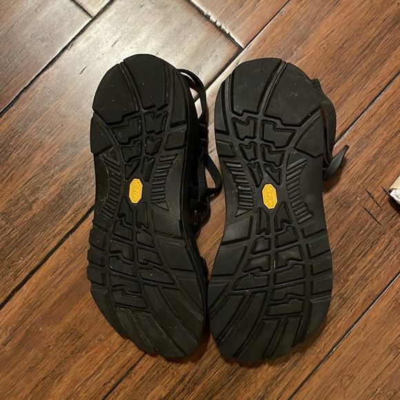 Chaco black sandals - Picture 2 of 3